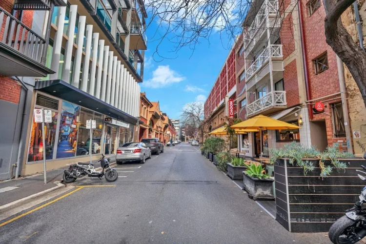 Central 1-bed Adelaide Apartment With Balcony