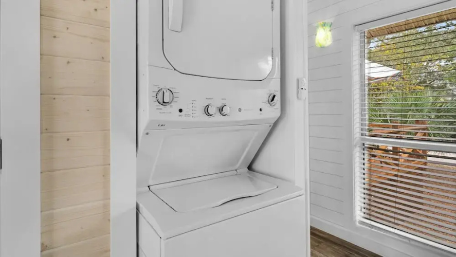 2BR Home, Private Heated Pool, 4 Bikes, Beach Access