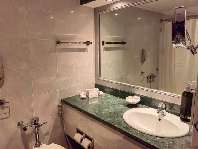 Oasis Deluxe Twin room with balcony