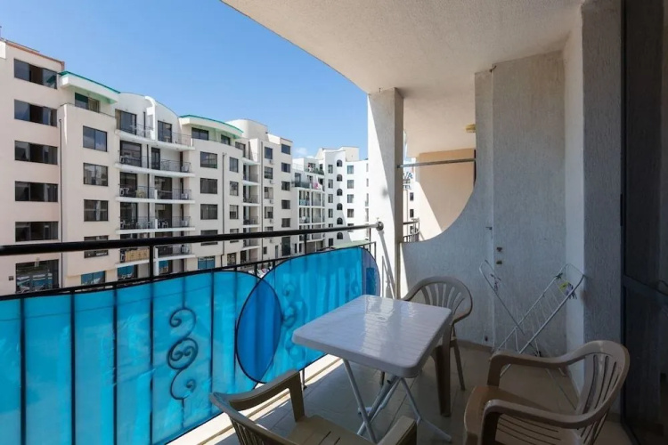 Studio for Family with Kitchenette and Pool view
