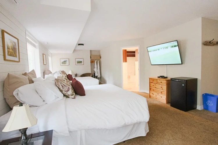 Standard Quadruple room with garden view