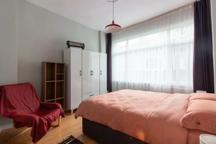 Sleek Flat With Excellent View in Cihangir