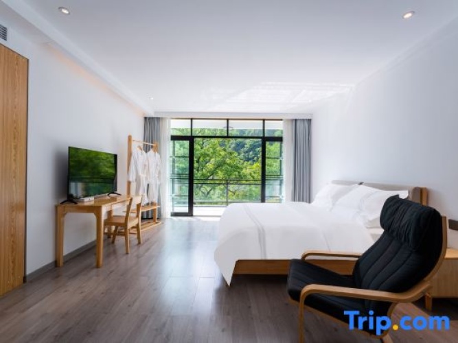 Standard Twin room with mountain view