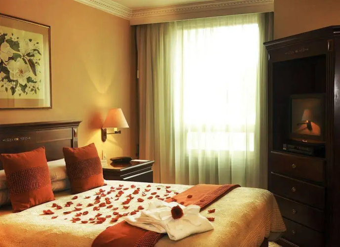 La Colina Suites