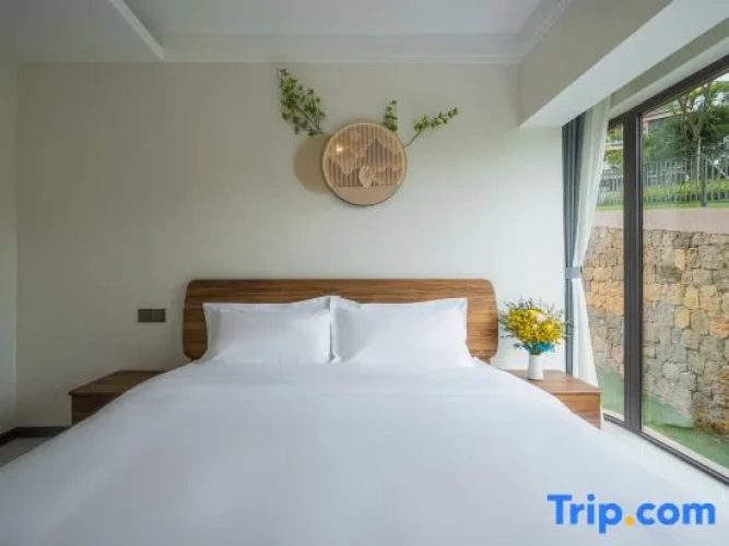 3 Bedrooms Double Suite with view