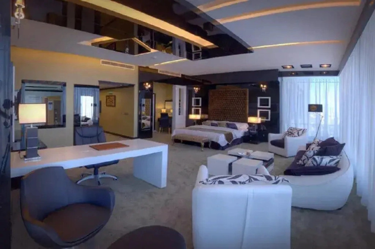 Darvishi Royal Hotel