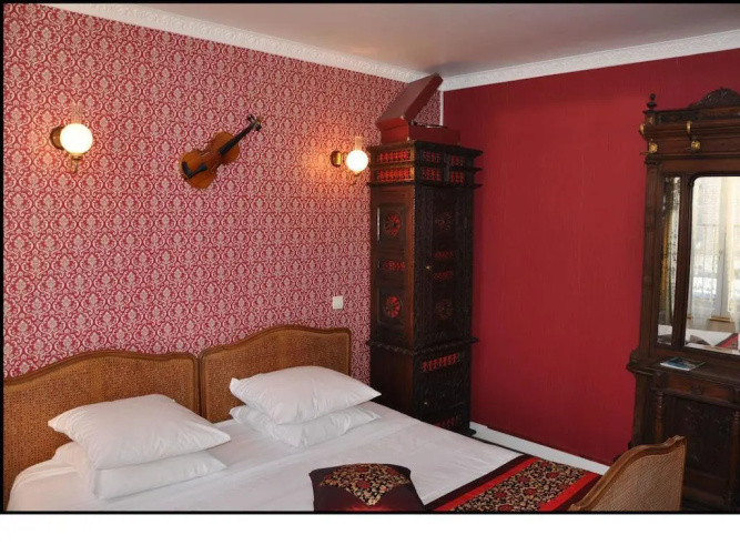 Detective Hotel