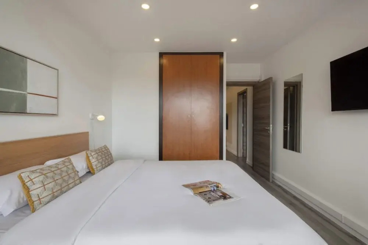Breeze Apartment by Olala Homes