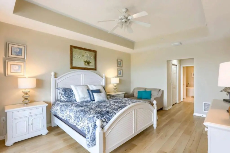 206 Harborview Grande