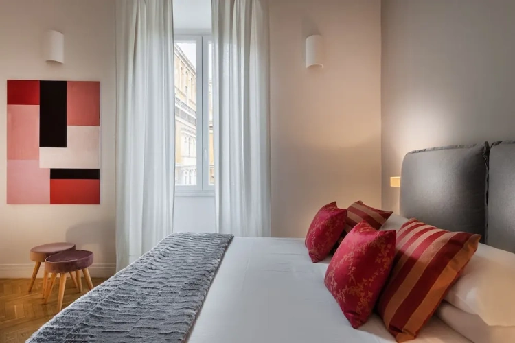 Deluxe Triple room with city view