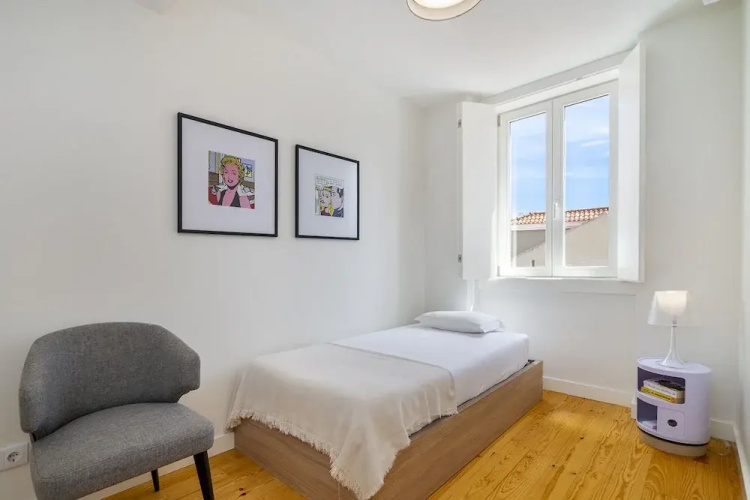 Alfama 2-Bed Minimalist Retreat For Digital Nomads & Remote Workers