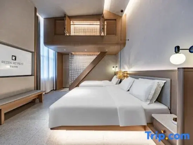 Deluxe Single Suite