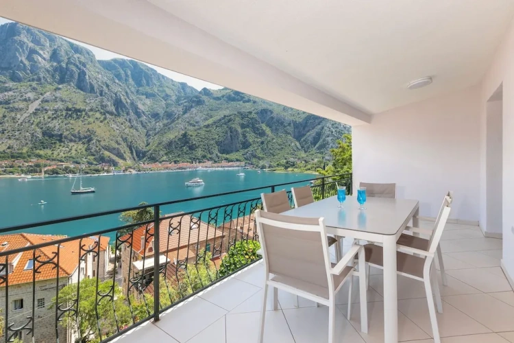 3 Bedrooms Comfort Apartment with balcony and with sea view