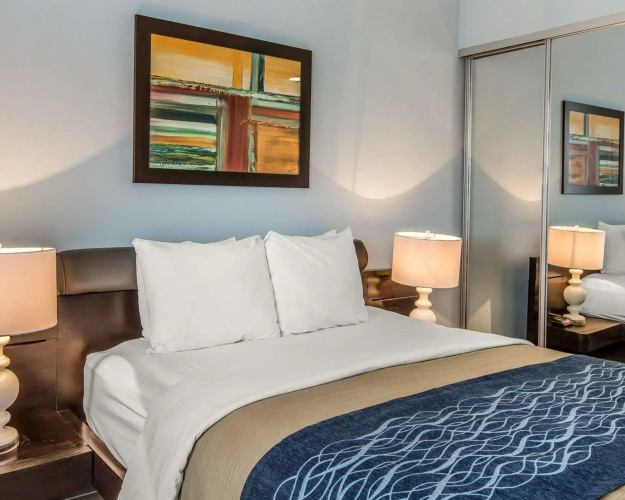 Comfort Inn & Suites Levittown