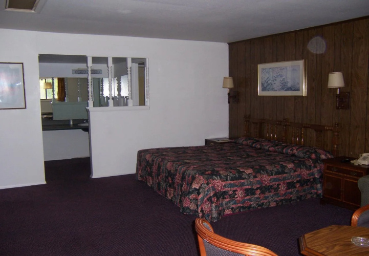 Townsman Motel