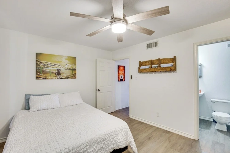 3 Bedrooms Apartment