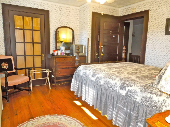 Oakland Cottage Bed & Breakfast