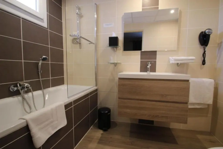 Standard Triple room