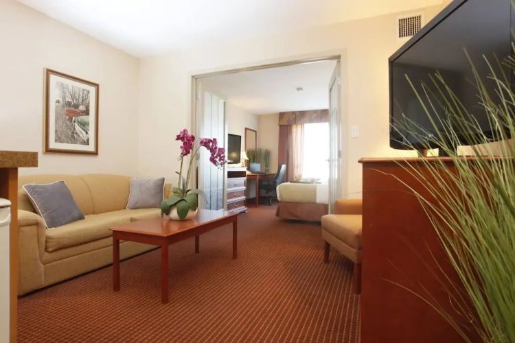 Deluxe Double Suite