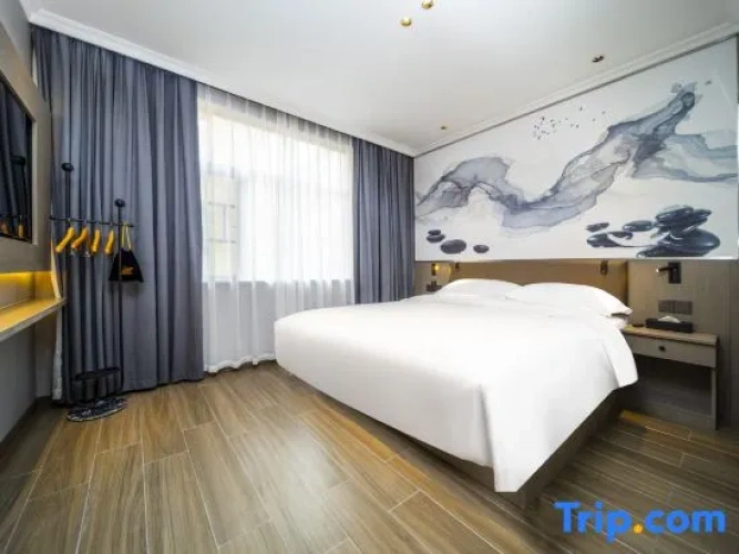 Deluxe Attic Suite