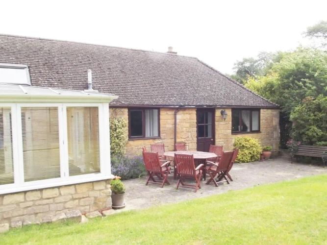 4 Bedrooms Cottage