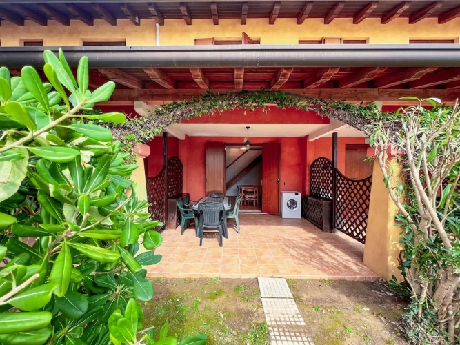 2 Bedrooms Apartment with garden view