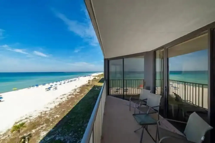 Leeward 403 at Edgewater