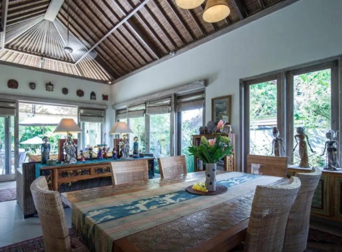 2 Bedrooms Villa