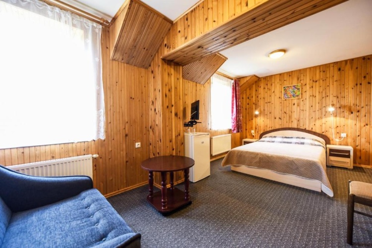 Standard Triple room