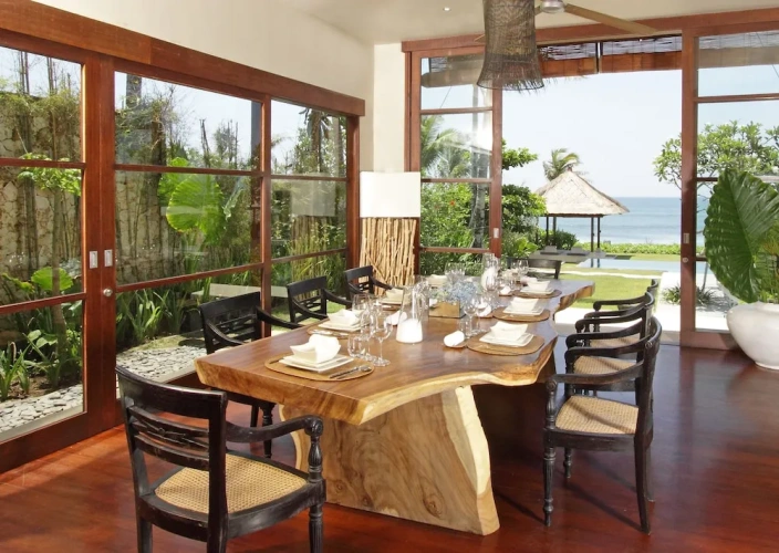 5 Bedrooms Luxury Villa beachfront