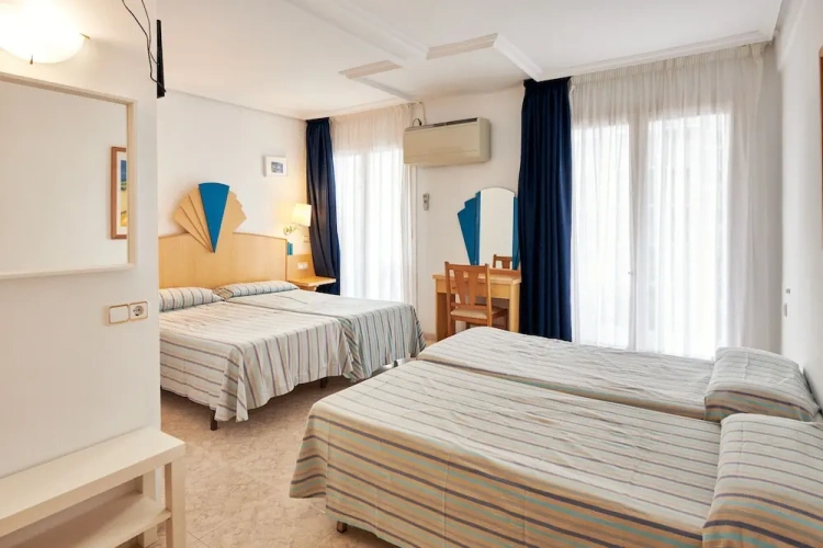 Family Quadruple room with sea view