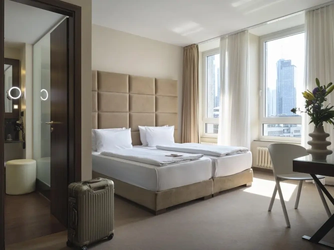 Signature Twin room with Skyline view