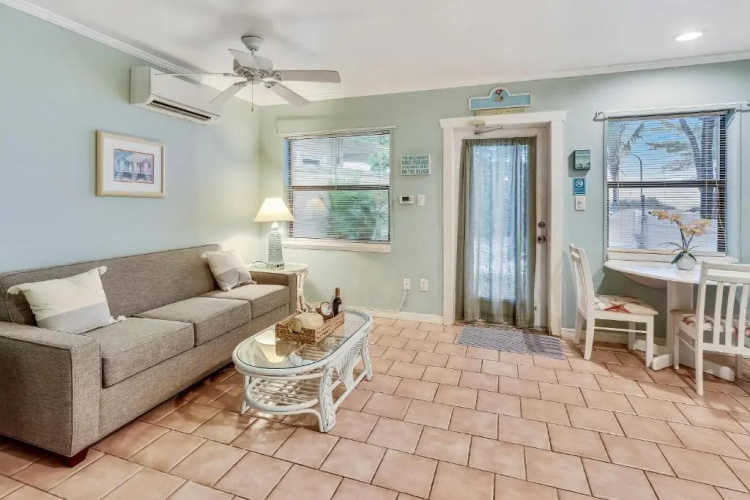Sunset Beach House - Beach Hugger 1