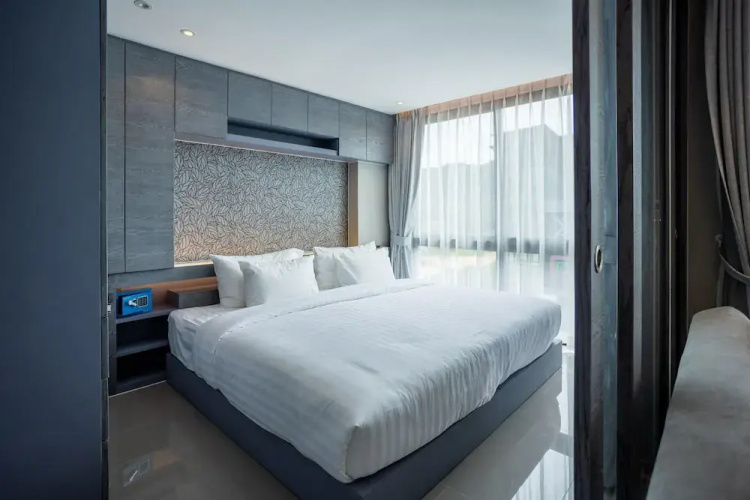 Condo Near Beach Rooftop Pool C252
