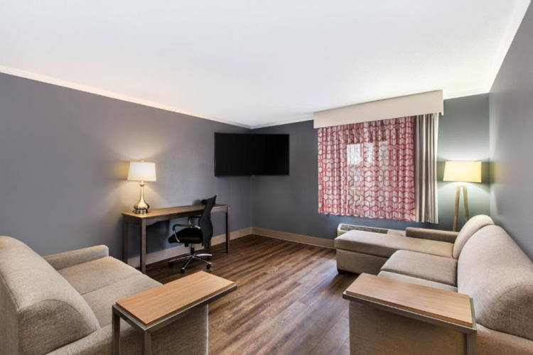 1 Bedroom Deluxe Double Family Suite