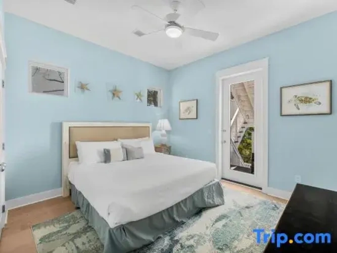 4 Bedrooms Apartment
