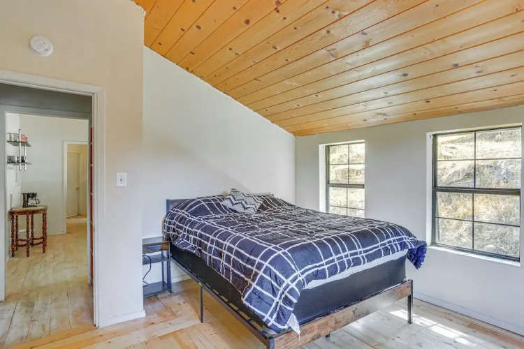 Updated Cabin in Lewiston Historical District!