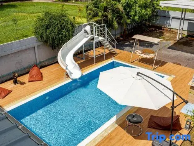 Luxury five-room pool villa