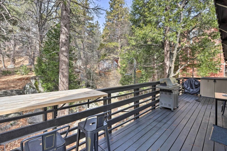 Modern Cabin w/ Game Room & Deck, Near Skiing