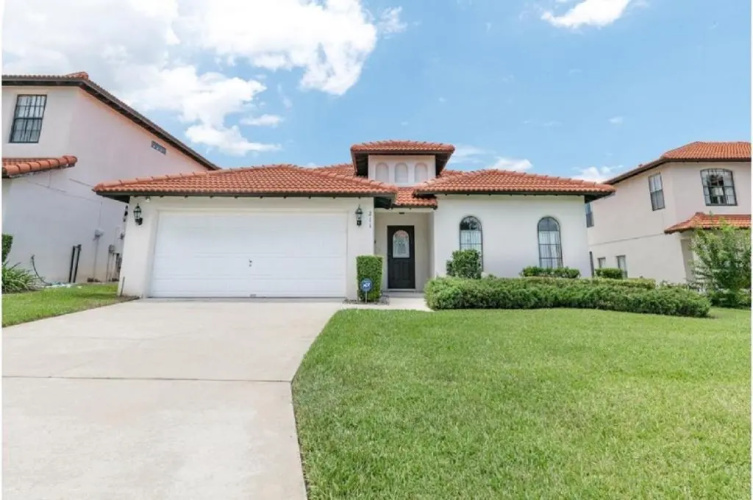 Three-Bedroom Pool Home Kissimmee