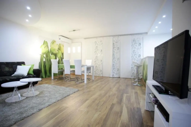 3 Bedrooms Apartment