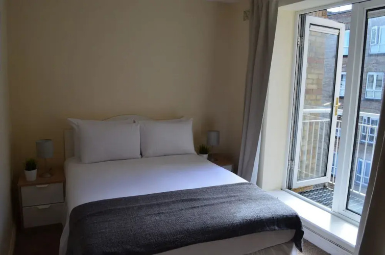 Metrostays - Jervis 66