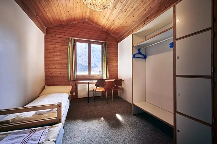 Alpine Base Hostel - Adults only
