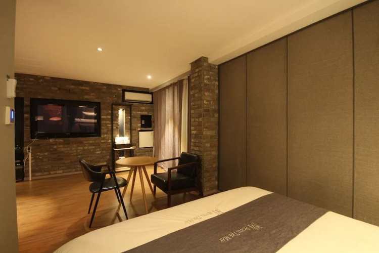 Hotel The May