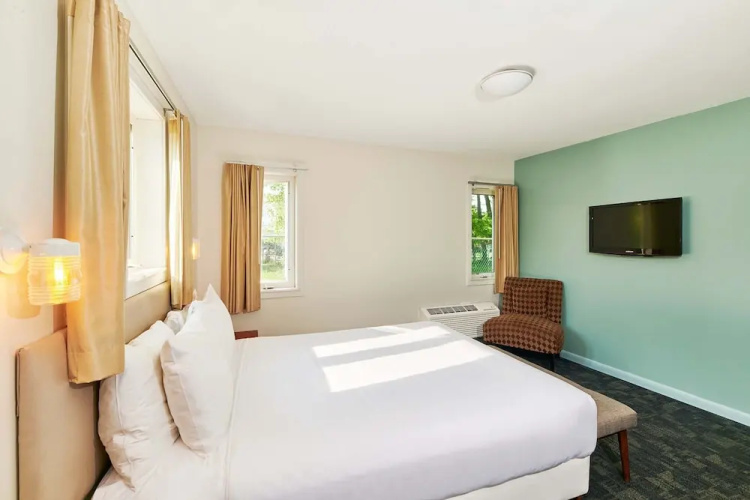 Greenporter Hotel