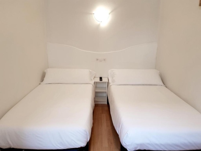 Standard Twin room with balcony