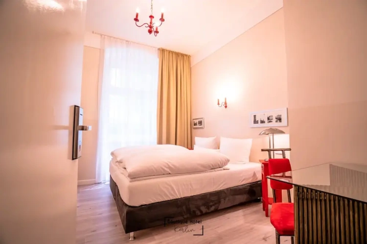 Classic Twin room with courtyard view