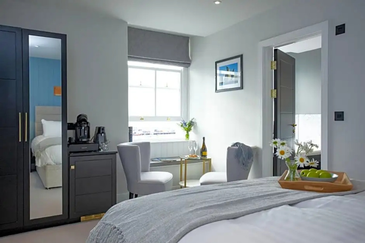 Leader Maritime Suites