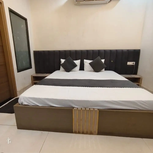 Deluxe Double room with city view
