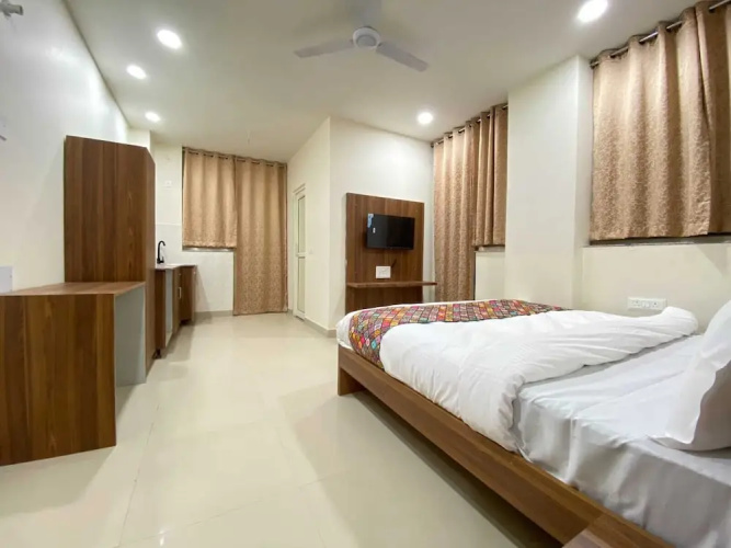 Hotel Vistacrest Noida Sector 104